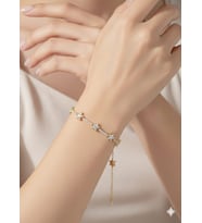AKFECAN ÇELİK ZİRKON TAŞLI YILDIZ MODEL ALTIN RENGİ BİLEKLİK