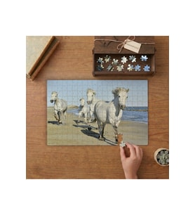 Kumsalda Koşan Beyaz Atlar Tasarımı 240 parça Ahşap Puzzle Ahşap Kutuda MP08686