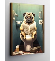 Kanvas Tablo Tuvaletteki Gazete Okuyan Pug Köpek