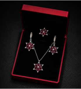 925 Ayar Gümüş Lotus Set - Işıklı Kutuda Set Kolye - Küpe - Yüzük Set (Fuşya-Pembe)