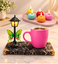 Sokak Lambalı Tasarım Pembe Kupa ve 5'li Kokulu Renkli Makaron Mum Seti