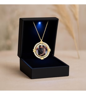 Işıklı Kutuda İsimli Fotoğraflı Dönen Çerçeve Gümüş Kolye (Gold)