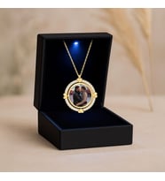 Işıklı Kutuda İsimli Fotoğraflı Dönen Çerçeve Gümüş Kolye (Gold)