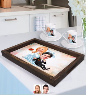 BK Gift Kişiye Özel Evleniyoruz Karikatürlü Doğal Ahşap Tepsi ve 2’li Kahve Fincan Seti-2