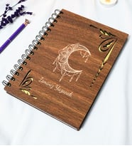 Kişiye Özel Ay Mandala Desenli Ahşap Kapaklı Defter - Ajanda - İsme Özel - A5 60 Yaprak (120 SAYFA) Hediyelik (Gold)