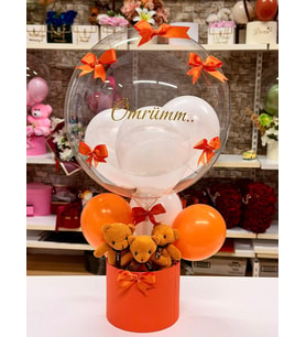 Kişiye Özel Turuncu Detaylı Şeffaf Balon Kutusu ve 3 Mini Peluş Ayıcık