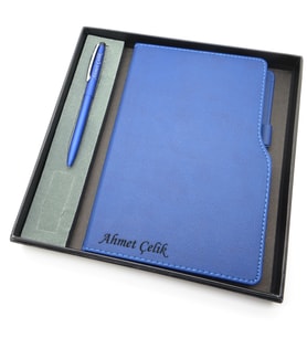 Signator® Codex  N230 Kişiye Özel Defterli Set - Scrikss İsme Özel Mavi Kalem + İsme Özel Mavi Defter  İsme Özel Kutusunda Hediyelik Set (Karışık)