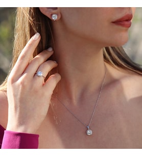 Etrafı Pırıltılı Taşlarla Çevrili Kare Montür Sky Diamond Gümüş Set