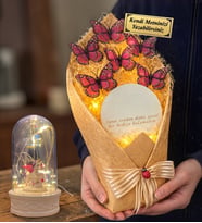 Size Özel Led Işıklı Aynalı Pembe Kelebek Buketi ve Led Işıklı Biblolu Fanus (Model 5)