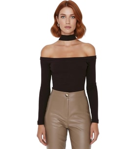 Stil Kadın Carmen Yaka Choker Detaylı Fitted Vücuda Oturan Fitilli Bluz Crop Örme Slim Kalıp