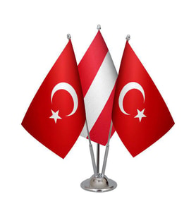 Masa Üstü Avusturya Bayrağı Türk Bayrağı Üçlü Krom Direk Masa Bayrak Seti
