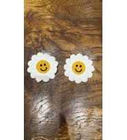 7X6 CM 2 ADET TRİKO GÜLEN SURAT AYÇİÇEĞİ ARMA DİKİŞ APLİKE (Beyaz)