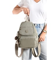 Kadın Sırt Çantası Kapaklı Model 30*25 Cm Hafif Klinkır Kumaş Spor Çantası Günlük Bayan Çantası (Bej)