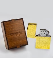 eJOYA Kişiye Özel Ahşap Kutusunda Metal Çakmak 82292 (Sarı)