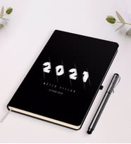 BK Gift Kişiye Özel 2024 Mutlu Yıllar Beyaz Defter ve Kalem Hediye Seti-1 (Siyah)