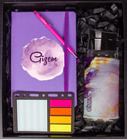 eJOYA Kişiye Özel Defter Kalem Matara Ve Mini Organizer Ofis Kırtasiye Hediye Kutusu 110326 (Mor)