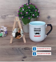 Erkek Öğretmene Hediye Kupa Bardak Beyaz ve Fotoğraflı Ahşap Anahtarlık Hediye (Model 10)