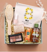 Kişiye Özel Ham Bez Çanta & Pastel Far Paleti & Kabak Lifli Sabun & Ahşap Tarak & Pastel Oje & Eyüp Sabri Tuncer Mini Kolonya & Yves Rocher Duş Jeli Hediye Seti (Model 1)