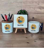 Kadın Öğretmene Hediye Hediye Sepeti Kupa Bardak T Kulplu, Kalemlik ve Dekoratif Taş Öğretmenler Günü Hediyesi (Model 2)