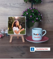 Psikolog Fotoğraflı Dekoratif Taş, Ahşap Altlıklı Türk Kahvesi Fincanı Hediye (Model 6)