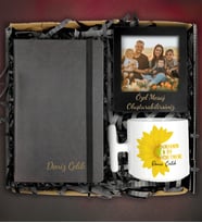 Öğretmenler Günü 5 Farklı Tasarım İle Kişiye Özel Defter&Kişiye Özel T Kupa&Kişiye Özel Fotoğraflı Çerçeve Hediye Kutusu (Sarı)