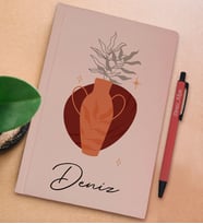BK Gift Kişiye Özel İsimli Pudra Pembesi Sert Kapaklı Defter ve Tükenmez Kalem Seti, Arkadaşa Hediye, Yeni İş Hediyesi, Doğum Günü Hediyesi (Model 11)