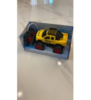 Uzaktan Kumandalı Işıklı Off Road Jeep Full Fonksiyonlu Pilli Oyuncak Araba (Sarı)