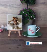 İsme Özel Doğum Günü Hediyesi Fotoğraflı Dekoratif Taş, Ahşap Altlıklı Türk Kahvesi Fincanı Hediye (Model 9)