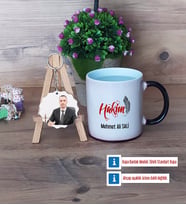 Hakim Kupa Bardak Beyaz ve Fotoğraflı Ahşap Anahtarlık Hediye (Model 9)