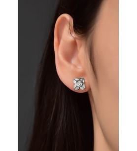 Papatya Silver 925 Ayar Gümüş Rodyum Kaplama Zirkon Taşlı Doğum Taşlı Frezya Çiçeği Küpe (Beyaz)
