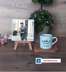 Sosyoloji Öğretmeni Fotoğraflı Dekoratif Taş, Ahşap Altlıklı Türk Kahvesi Fincanı Hediye Öğretmenler Günü Hediyesi (Model 1)