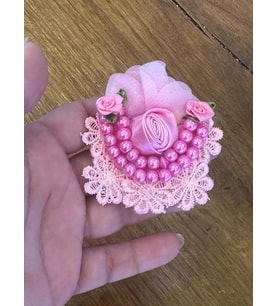 8X8 CM DANTEL İŞLEME BONCUKLUKABARTMA GÜL İĞNELİK TÜRBAN İĞNESİ DAMAT İĞNESİ BROŞ (Pembe)