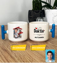 Kişiye Özel Karikatürlü Doktor Hediye T Kupa Bardak Doktora Tıp Bayramı Hediyesi (Mavi)