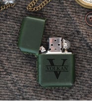 vagave Kişiye Özel Hakiki Doğal Deri Zippo Model Benzinli Çakmak Kahve Taba Gri Yeşil Siyah Kırmızı Renk Seçenekleriyle Hediyelik Babalar Günü Hediyesi Sevgiliye Hediye (Yeşil)
