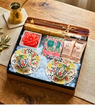 Kütahya El Yapımı 2 Kişilik Çini Kahve Fincanı & Tütsü Seti & Lotus Mum & Kahve & Kokulu Mendil (Beyaz)