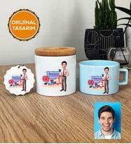 Kişiye Özel Karikatürlü İngilizce Öğretmeni Hediye Seti Pastel Fincan, Kalemlik, Anahtarlık Erkek İngilizce Öğretmenine Öğretmenler Günü Hediyesi (Mavi)