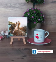 Sevgililer Günü Hediyesi Fotoğraflı Dekoratif Taş, Ahşap Altlıklı Türk Kahvesi Fincanı Hediye (Model 6)