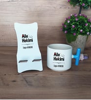 Aile Hekimi Hediye Sepeti Kupa Bardak T Kulplu ve Ahşap Telefon Standı Doktora Tıp Bayramı Hediyesi (Model 3)