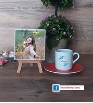 İsme Özel Doğum Günü Hediyesi Fotoğraflı Dekoratif Taş, Ahşap Altlıklı Türk Kahvesi Fincanı Hediye (Model 8)