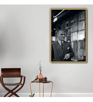 Metal Çerçeveli Cam Tablo Atatürk ve Siyah Beyaz Fotoğrafları (Gold)