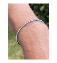 Gümüş Kazaziye Oksitli Örgü Bileklik : Kırmızı - 17 cm : Oksitli - 18 cm : Kırmızı - 21 cm : Gümüş - 20 cm : Siyah - Beyaz - 17 cm : Siyah - Beyaz - 21 cm (Siyah - Beyaz)