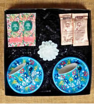 El Yapımı Çini Desenli Fincan Seti & Mehmet Efendi Kahve & Eyüp Sabri Tuncer Mendil & Lotus Mum (Mavi)