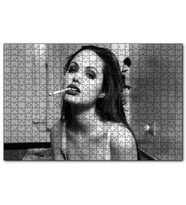Cakapuzzle Angelina Jolie Sigara İçiyor Siyah Beyaz Fotoğraf  Puzzle Yapboz MDF (Ahşap) (255 Parça)