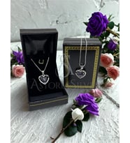Sevgiliye Eşe Anneye  Hediye (Cartier Marka DeriKutusunda) Gümüş,Taşlı Kalp Retro Kolye (Mor)
