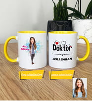 Kişiye Özel Karikatürlü Doktor Hediye Kupa Bardak Kadın Doktora Hediye Tıp Bayramı Hediyesi (Sarı)