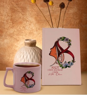 BK Gift 8 Mart Tasarımlı Pudra Pembesi Sert Kapaklı Defter ve Middle Kupa Seti, Arkadaşa Hediye, Yeni İş Hediyesi, Doğum Günü Hediyesi (Model 1)