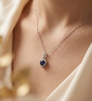 Sevgililer Günü Kutusu, Usho Jewelry, 925 Ayar Gümüş Pırlanta Modeli Kalp Kolye, Kadın Kolye (Lacivert)