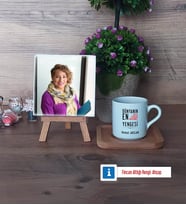 Yengeye Hediye Fotoğraflı Dekoratif Taş, Ahşap Altlıklı Türk Kahvesi Fincanı Hediye (Model 1)