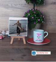 Teyze Daha Cool Fotoğraflı Dekoratif Taş, Ahşap Altlıklı Türk Kahvesi Fincanı Hediye (Model 8)