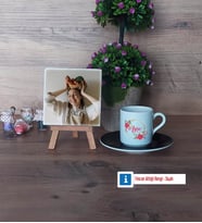İsme Özel Doğum Günü Hediyesi Fotoğraflı Dekoratif Taş, Ahşap Altlıklı Türk Kahvesi Fincanı Hediye (Model 7)